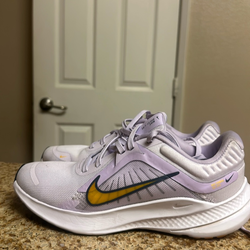 Nike quest women’s white lilac running shoe